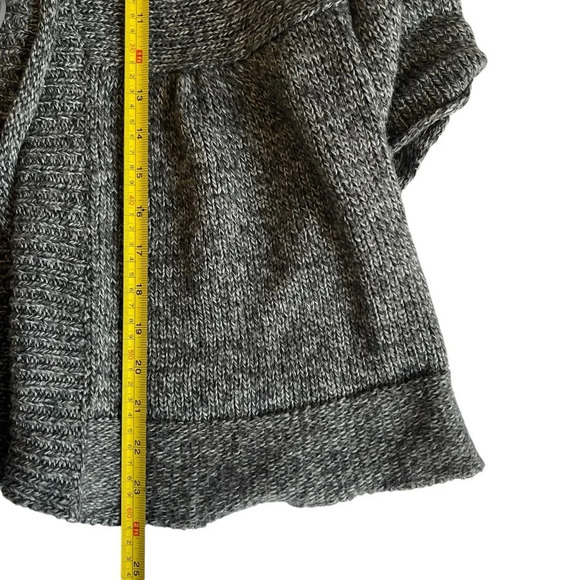 Carolyn Taylor Short Sleeve One Button Cardigan Sweater Gray Size Medium - Picture 10 of 10